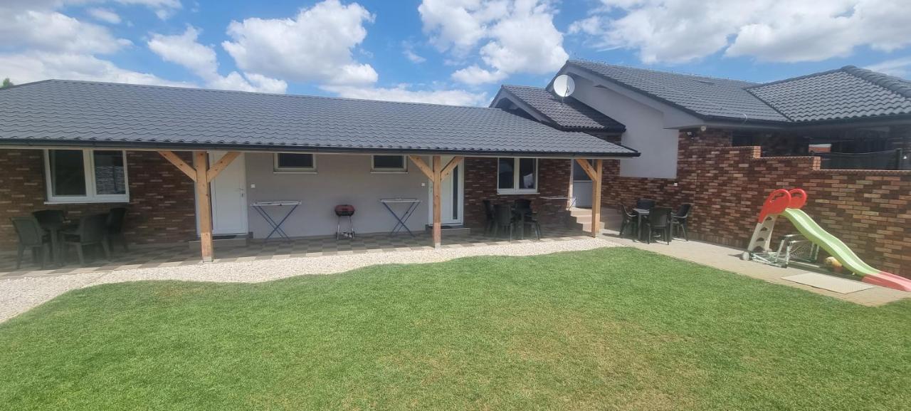 Alexej Apartmany Veľký Meder エクステリア 写真