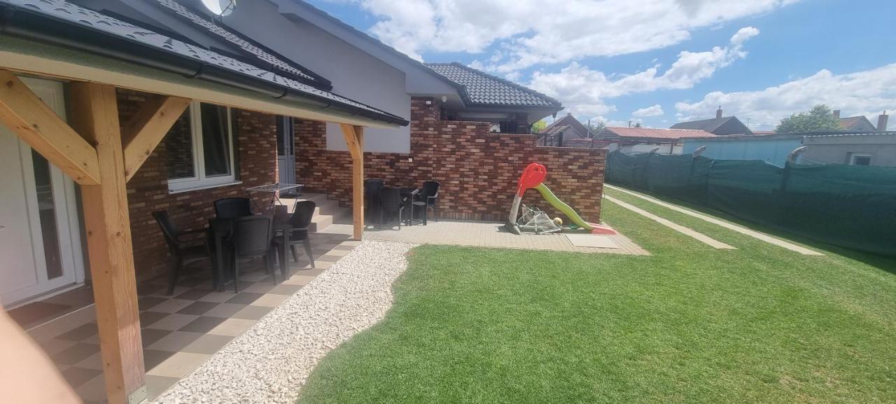 Alexej Apartmany Veľký Meder エクステリア 写真